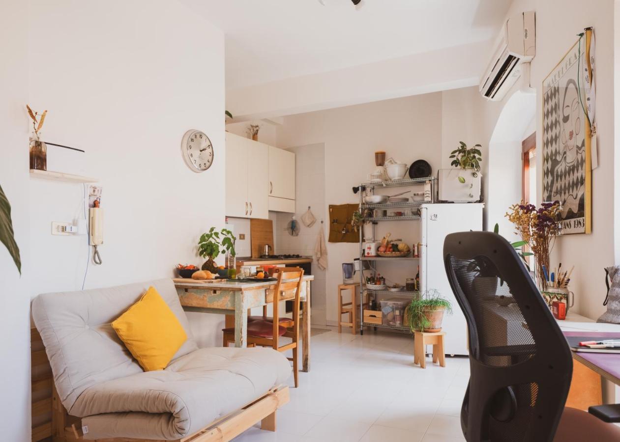 Love Tree Apartment 칼리아리 외부 사진
